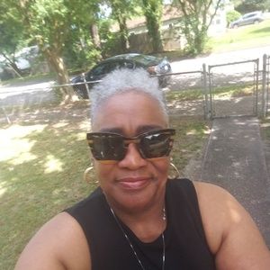 Meet your Posher, Lorrie